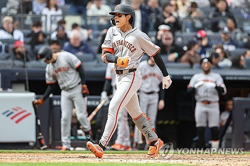 홈으로 들어오는 이정후[로이터=연합뉴스]